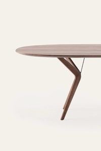 Stůl Lakri Oval designový oválný jídelní stůl s ikonickou šikmou podnoží