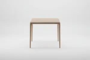 Stůl Latus Square čtvercový designový jídelní stůl s elegantně zaoblenými hranami