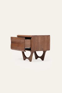 Noční stolek Antoni designový dřevěný noční stolek