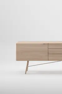 Komoda Tesa moderní designová komoda z masivu