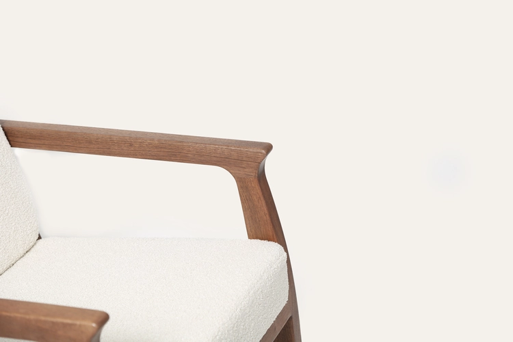 Křeslo Mila designové čalouněné křeslo z masivu