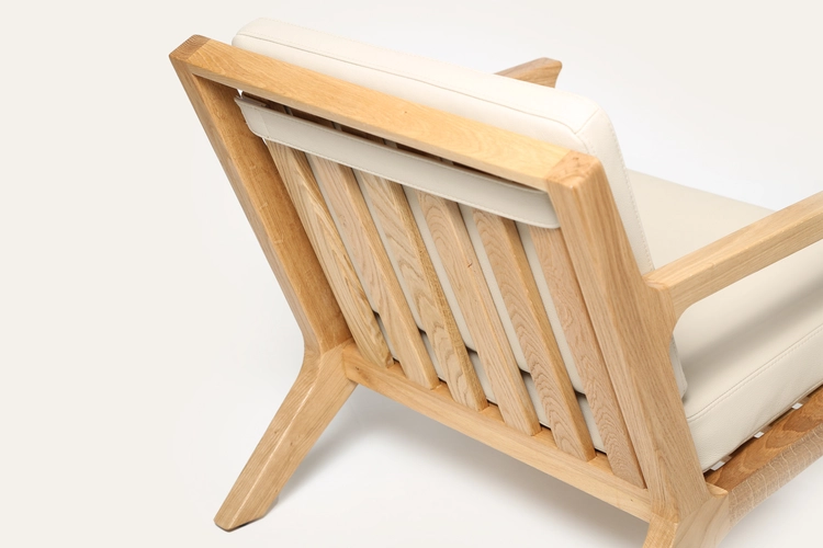 Křeslo Mila designové čalouněné křeslo z masivu