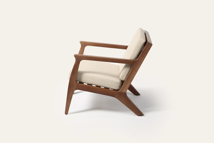 Křeslo Mila designové čalouněné křeslo z masivu