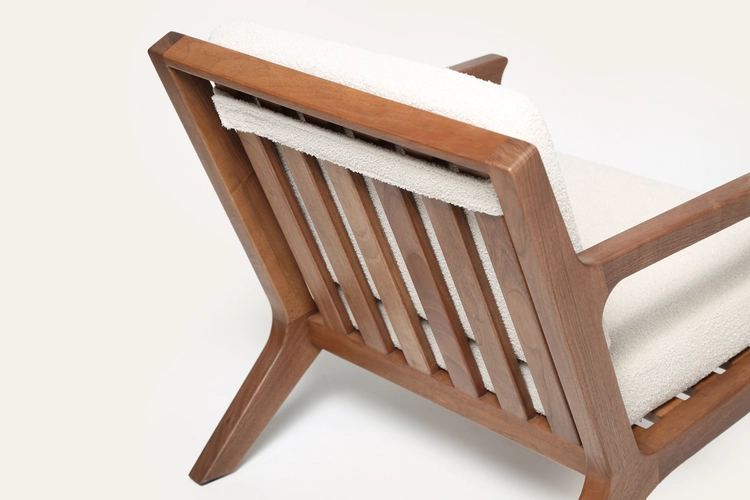 Křeslo Mila designové čalouněné křeslo z masivu