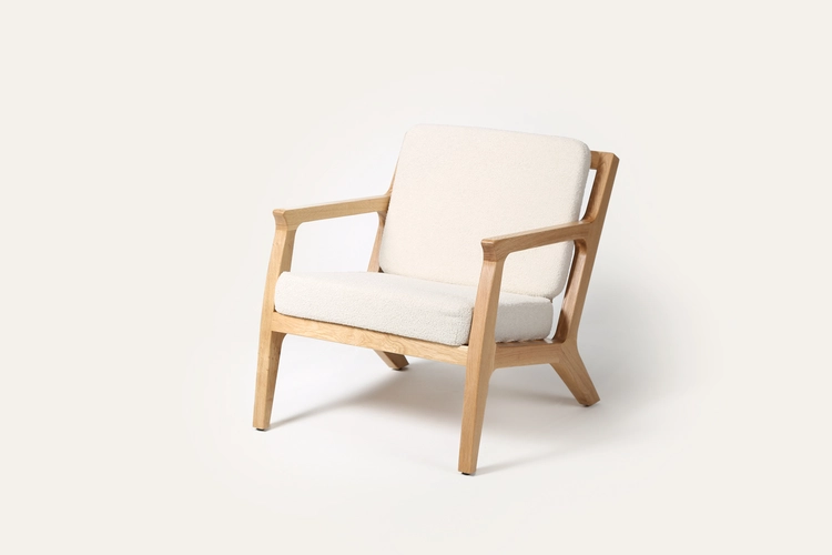 Křeslo Mila designové čalouněné křeslo z masivu