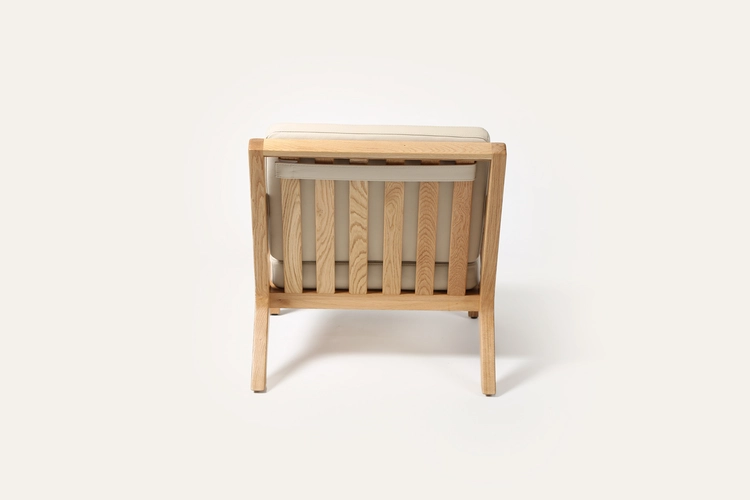 Křeslo Mila designové čalouněné křeslo z masivu