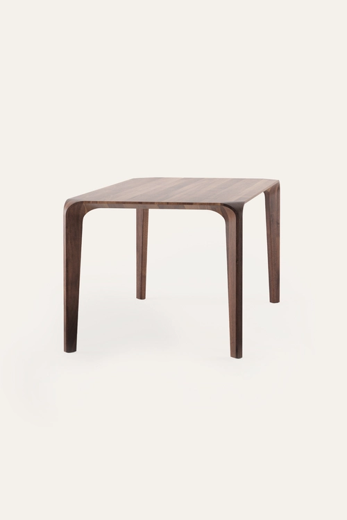 Stůl Flow jídelní stůl z masivního dřeva se zaoblenými hranami