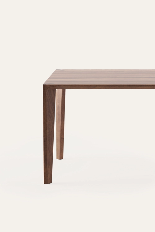 Stůl Hanny minimalistický jídelní stůl z masivního dřeva