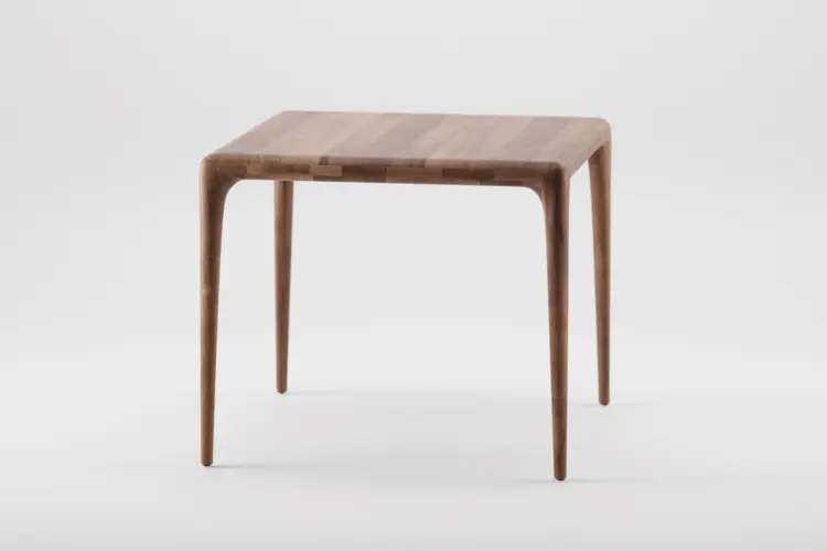 Stůl Latus Square čtvercový designový jídelní stůl s elegantně zaoblenými hranami