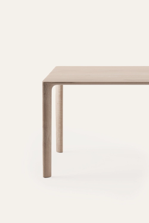 Stůl Mela jídelní stůl z masivního dřeva s minimalistickým designem