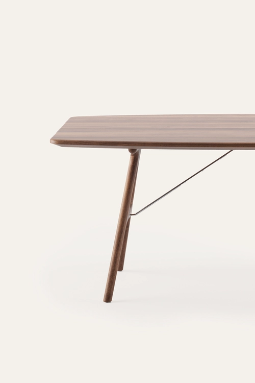 Stůl Tesa designový jídelní stůl s nakloněnými nohami