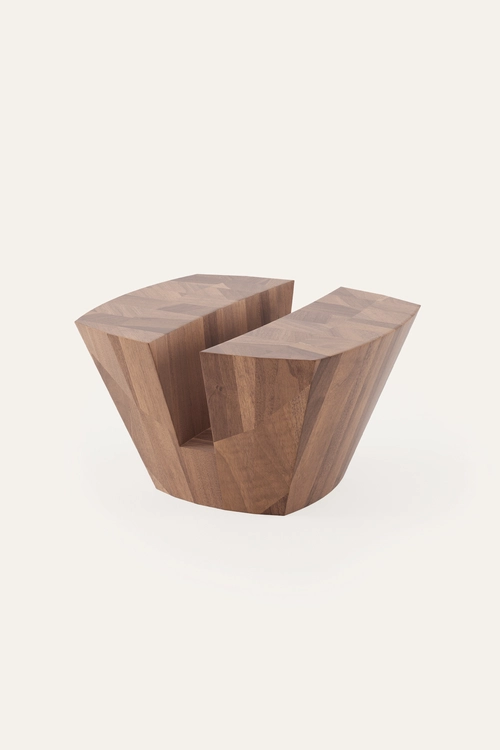 Stolek Kart Side geometrický masivní odkládací stolek