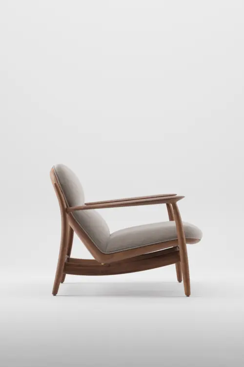 Křeslo Nila Lounge Trimmed designové čalouněné křeslo z masivu s područkami