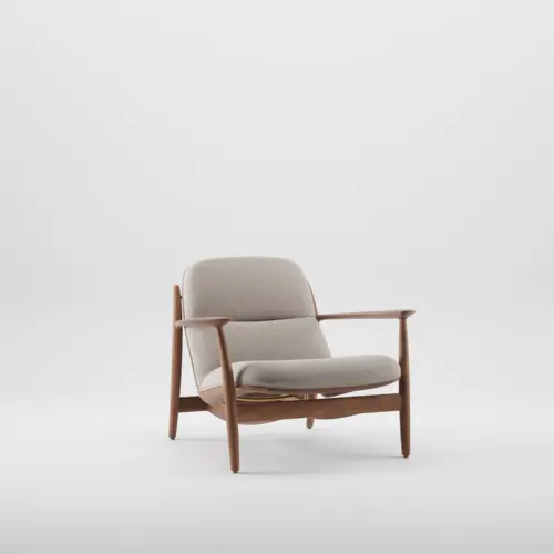 Křeslo Nila Lounge Trimmed designové čalouněné křeslo z masivu s područkami