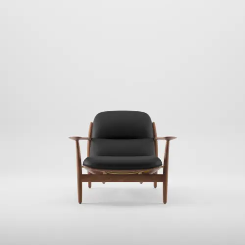 Křeslo Nila Lounge Trimmed designové čalouněné křeslo z masivu s područkami