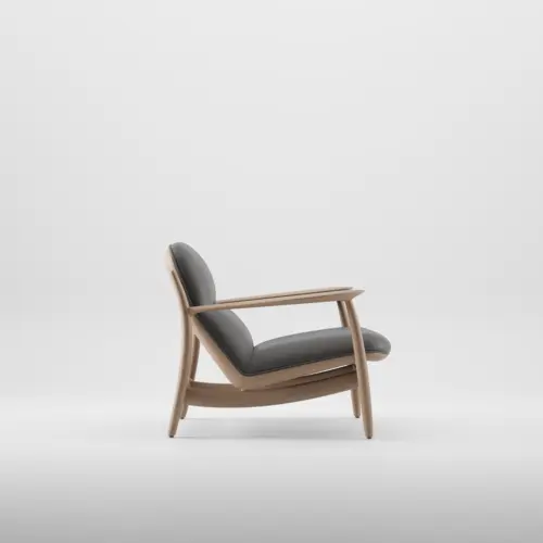 Křeslo Nila Lounge Trimmed designové čalouněné křeslo z masivu s područkami