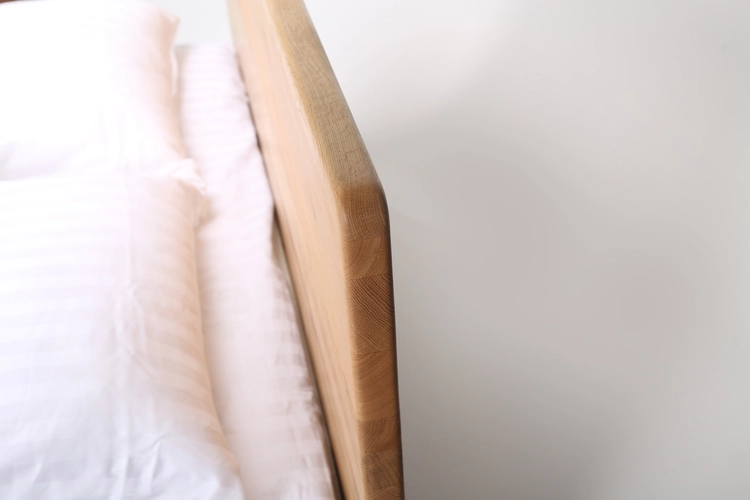 Postel Luca dřevěná manželská postel v rustikálním stylu