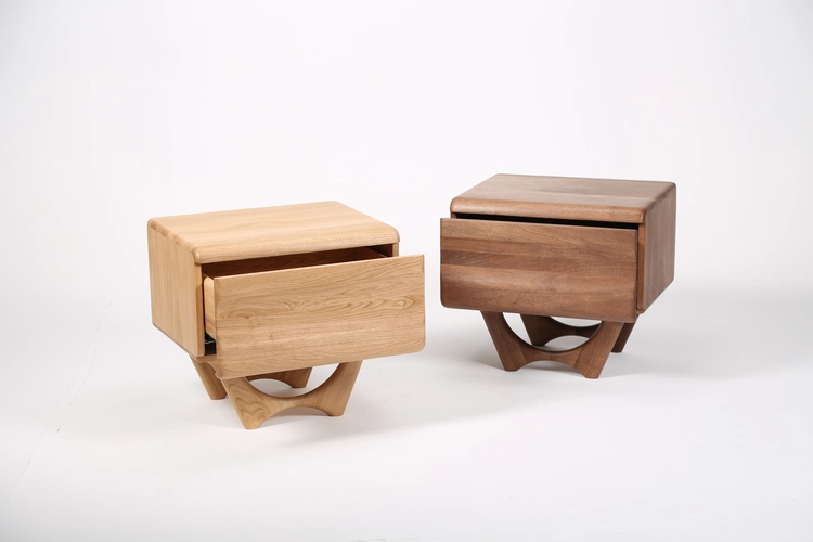 Noční stolek Antoni designový dřevěný noční stolek