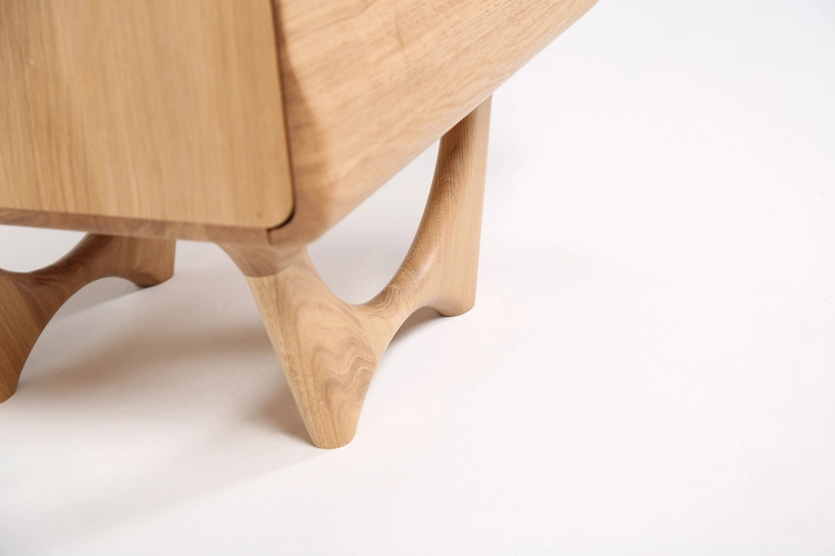 Noční stolek Antoni designový dřevěný noční stolek