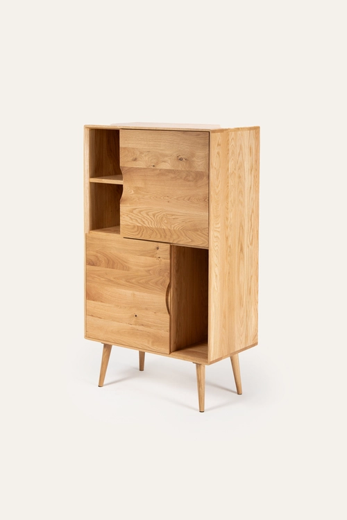 Skříň Mua vyšší designová skříň z masivu