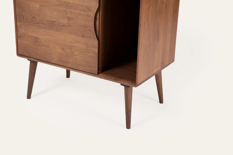 Skříň Mua vyšší designová skříň z masivu