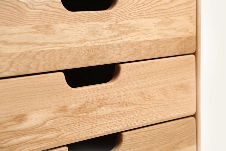 Komoda Amadeo vysoká zásuvková komoda z masivu