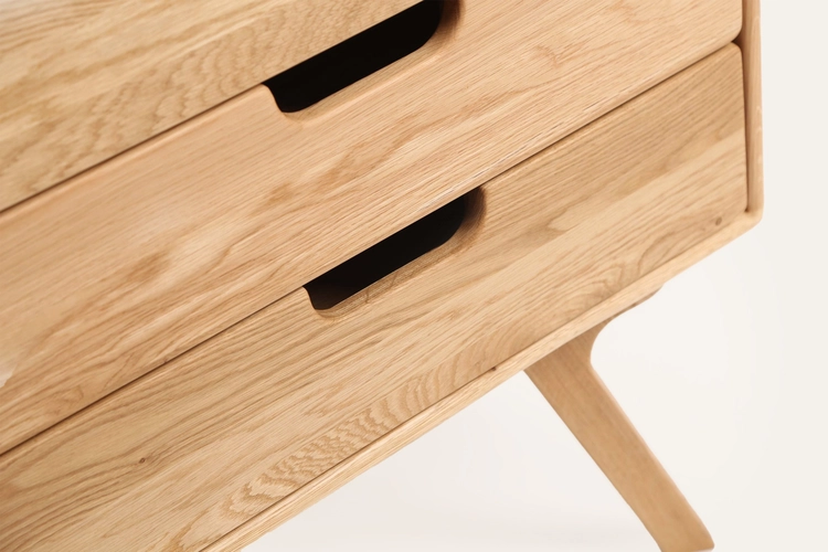 Komoda Amadeo vysoká zásuvková komoda z masivu