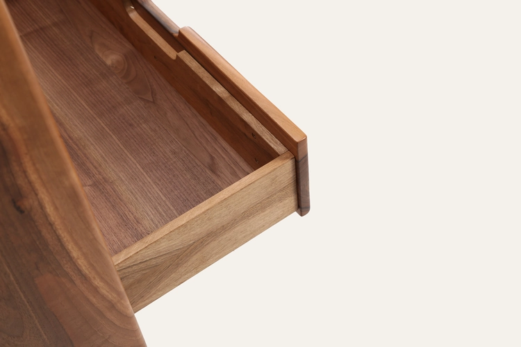 Komoda Amadeo vysoká zásuvková komoda z masivu