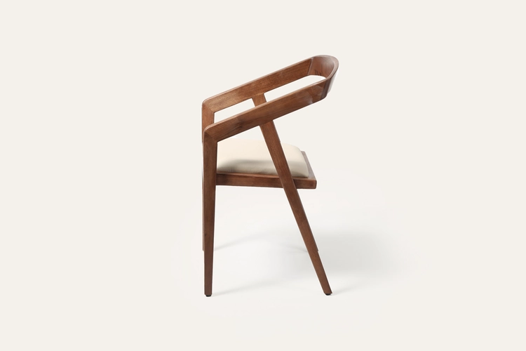 Židle Nuda designová jídelní židle z masivu s čalouněným sedákem