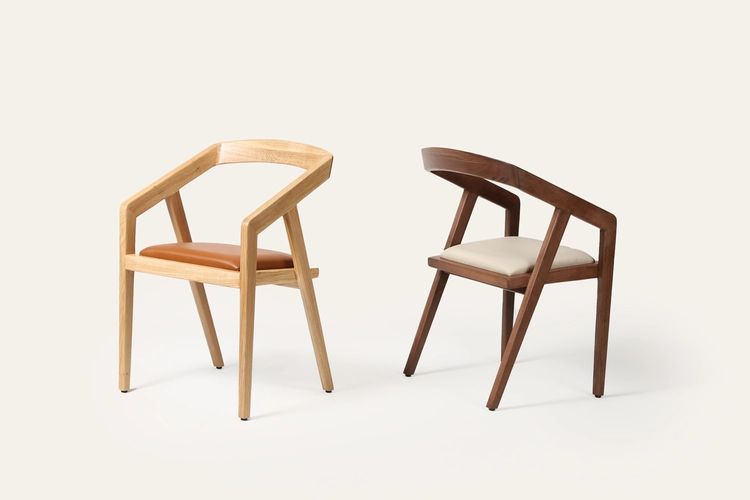 Židle Nuda designová jídelní židle z masivu s čalouněným sedákem