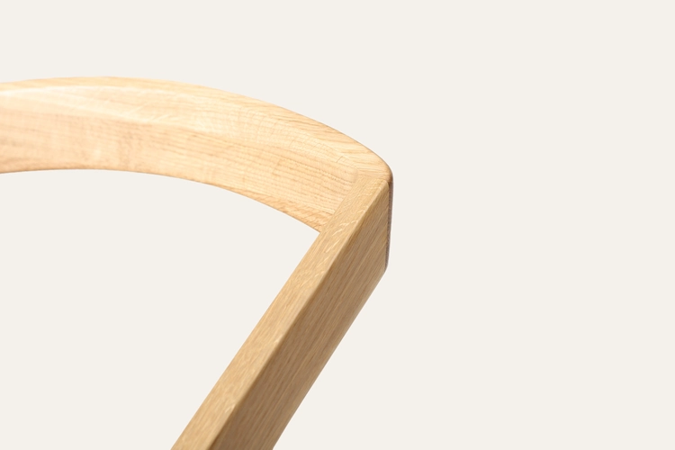 Židle Nuda designová jídelní židle z masivu s čalouněným sedákem