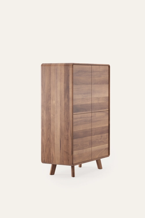 Skřín Neva vysoká designová masivní skříň