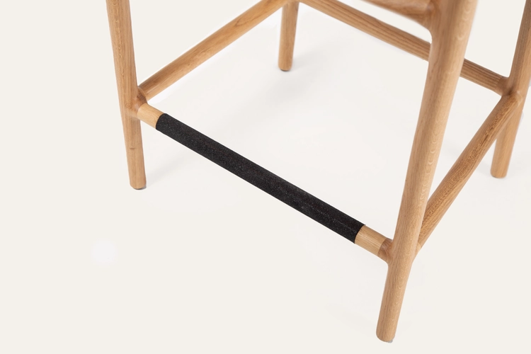 Barová židle Sagrada designová barová židle z masivu