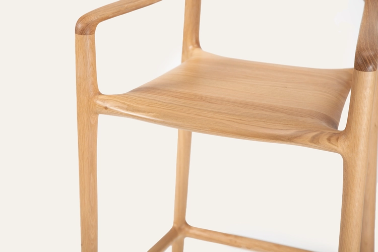 Barová židle Sagrada designová barová židle z masivu